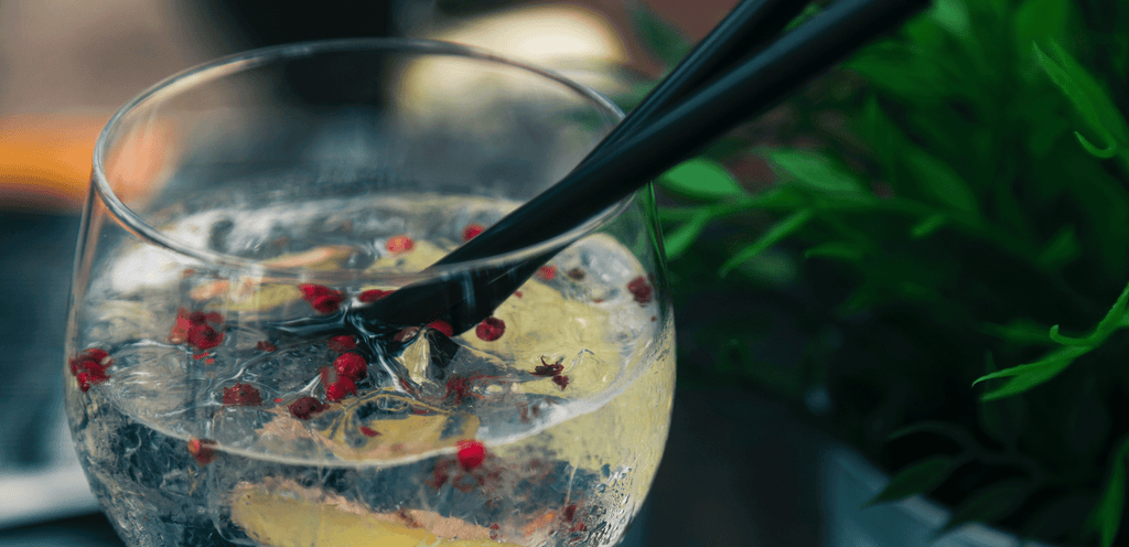 Verre de cocktail à base de Gin - Fond de titre de la catégorie Gin